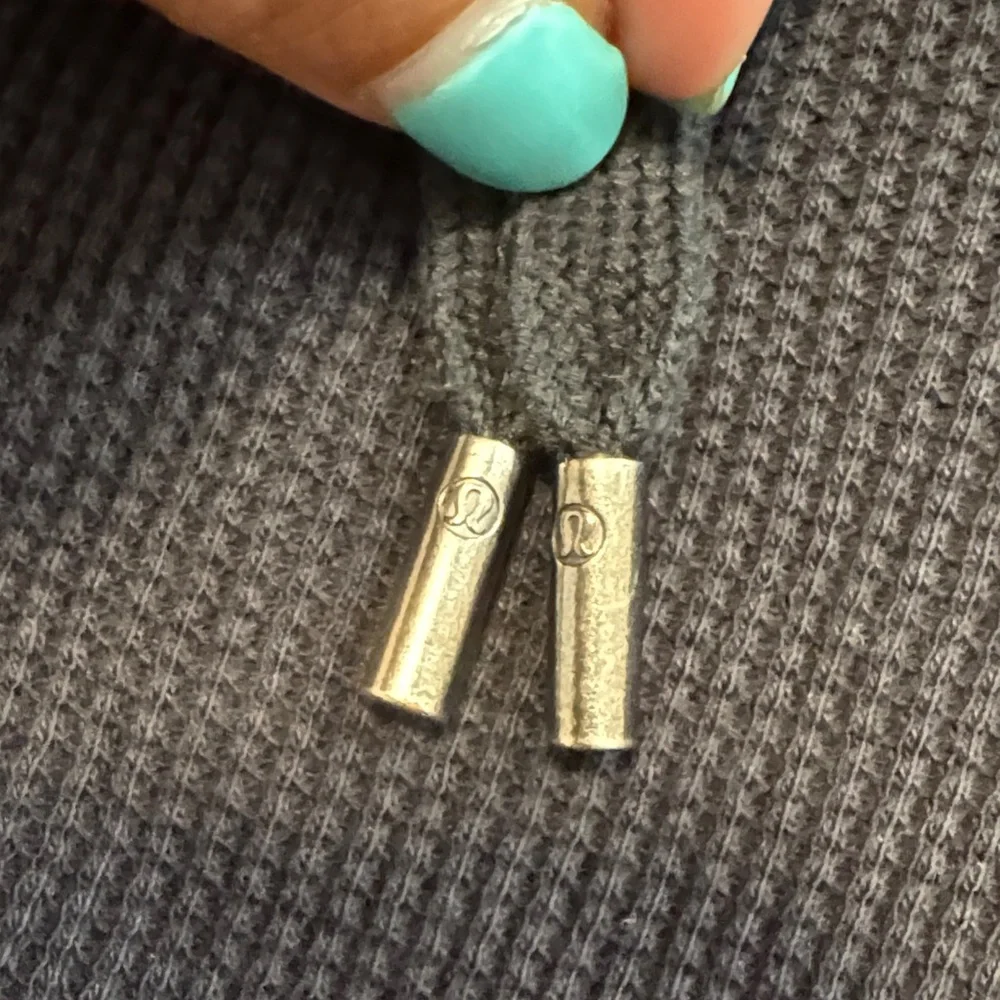 lululemon Black Athletic Shorts size 6 - Picture 2 of 4